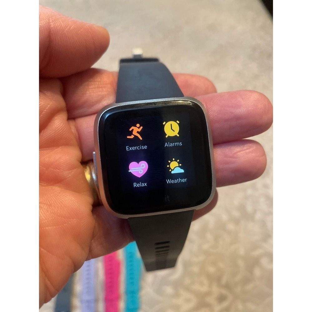 Fitbit Versa Fitness Tracker - Picture 5 of 7